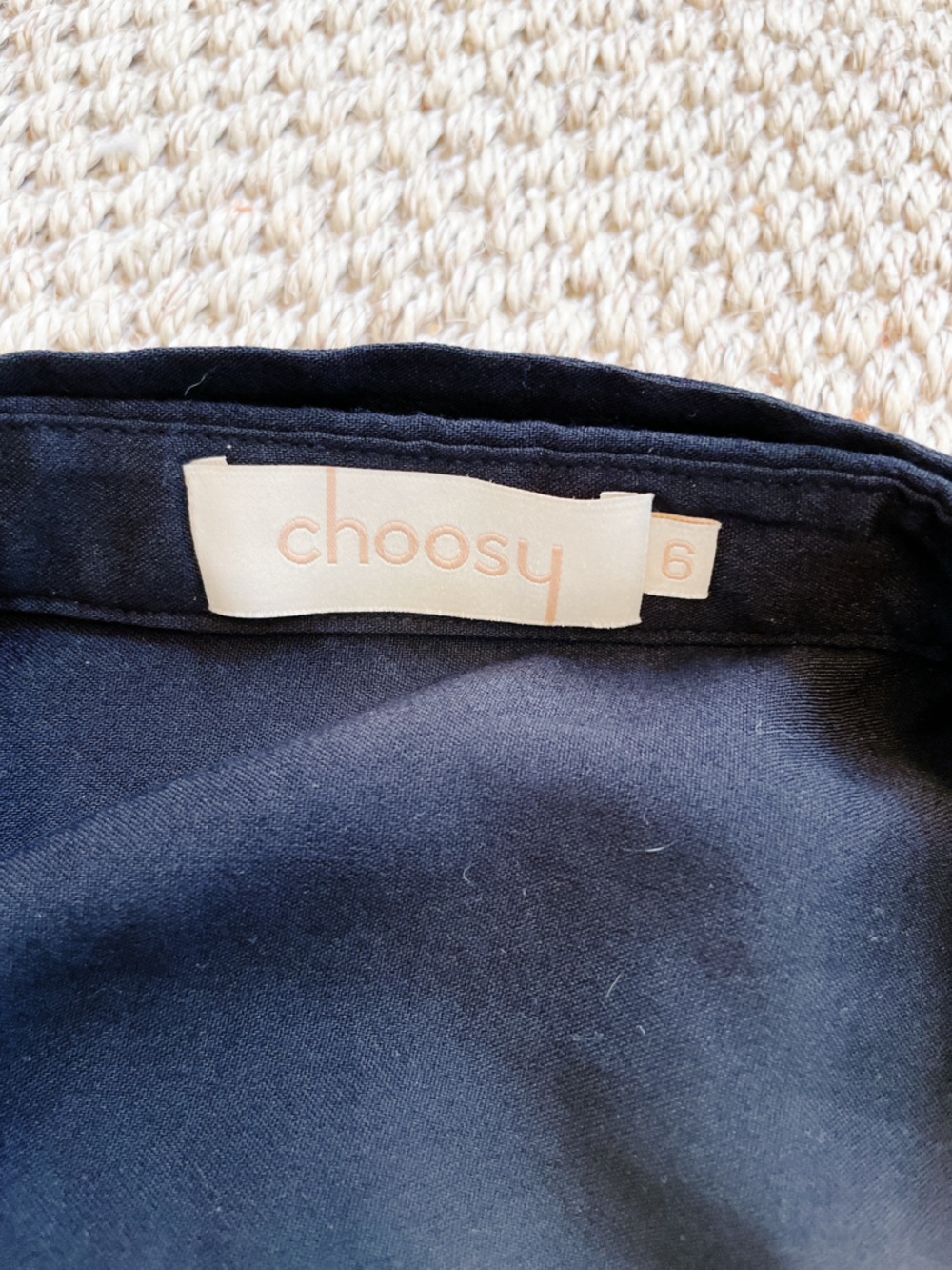 Choosy Crosby St Dress Plunging Neckline Tie Waist Women's Dress Black 6 - Picture 3 of 13